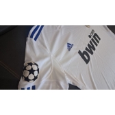Camisa Real Madri 2010-2011 Exclusiva Champions League + Capa nylon + Cabide Adidas + patch da Liga dos Campeões da UEFA Cod.10777