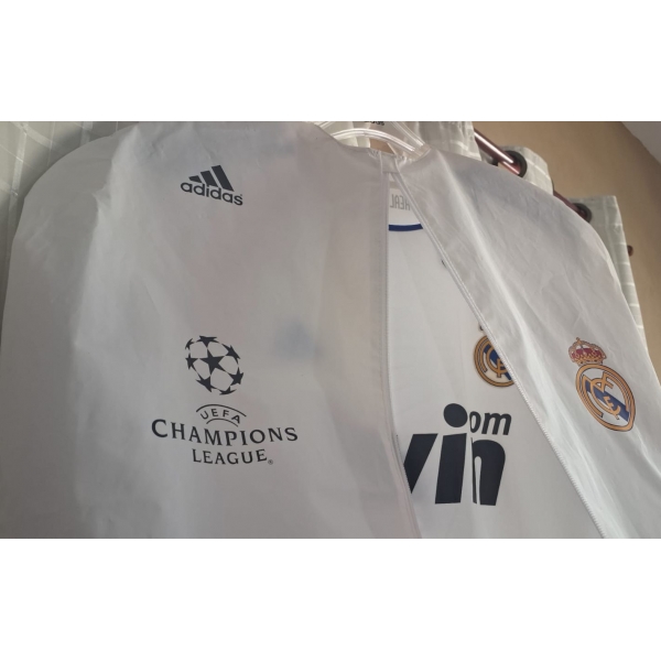 Camisa Real Madri 2010-2011 Exclusiva Champions League + Capa nylon + Cabide Adidas + patch da Liga dos Campeões da UEFA Cod.10777